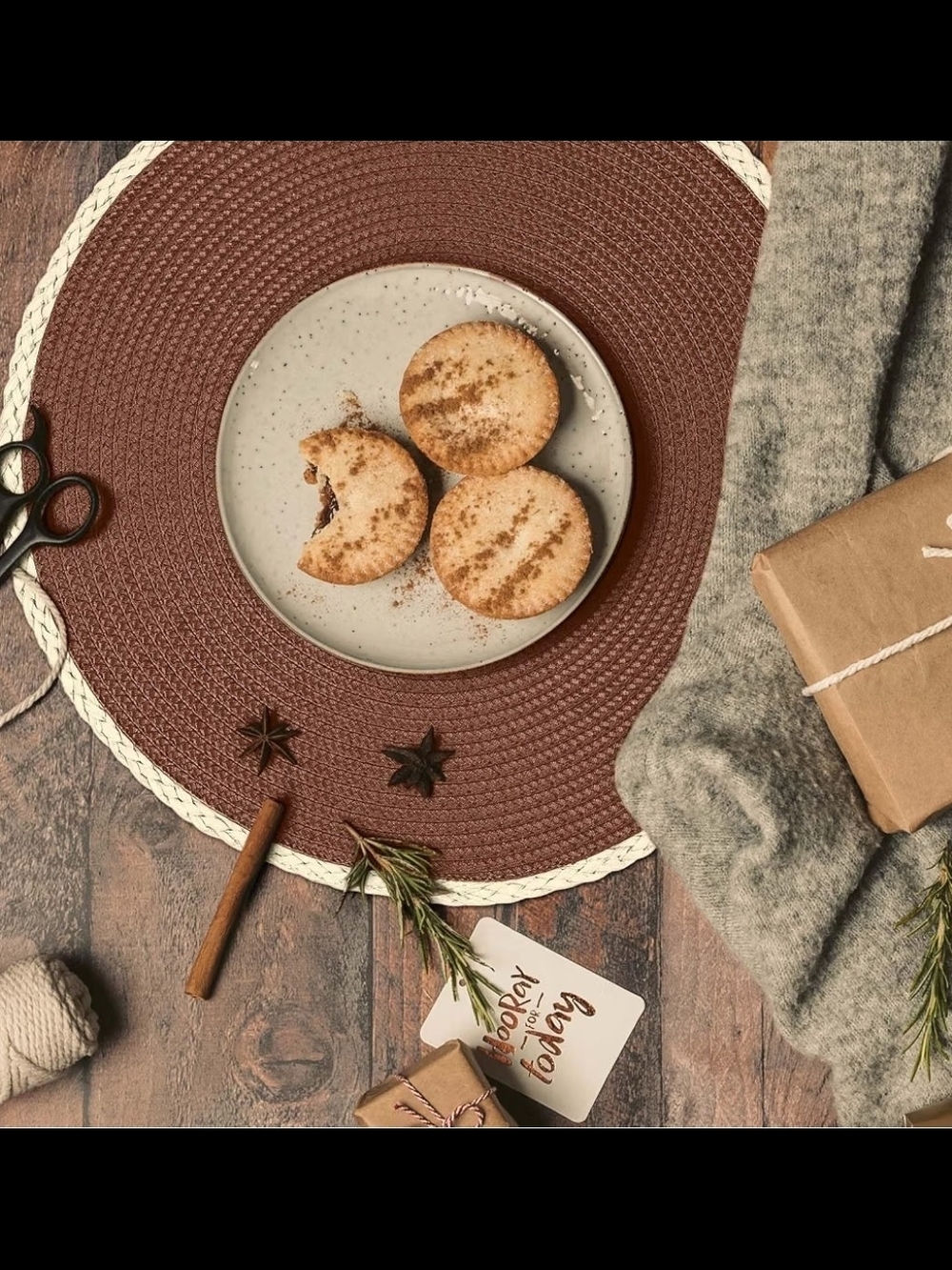 Round Woven Placemat Set in Rust and Cream - Picture 5 of 8